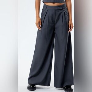 Jagger & Stone Wide leg trousers with pleated details